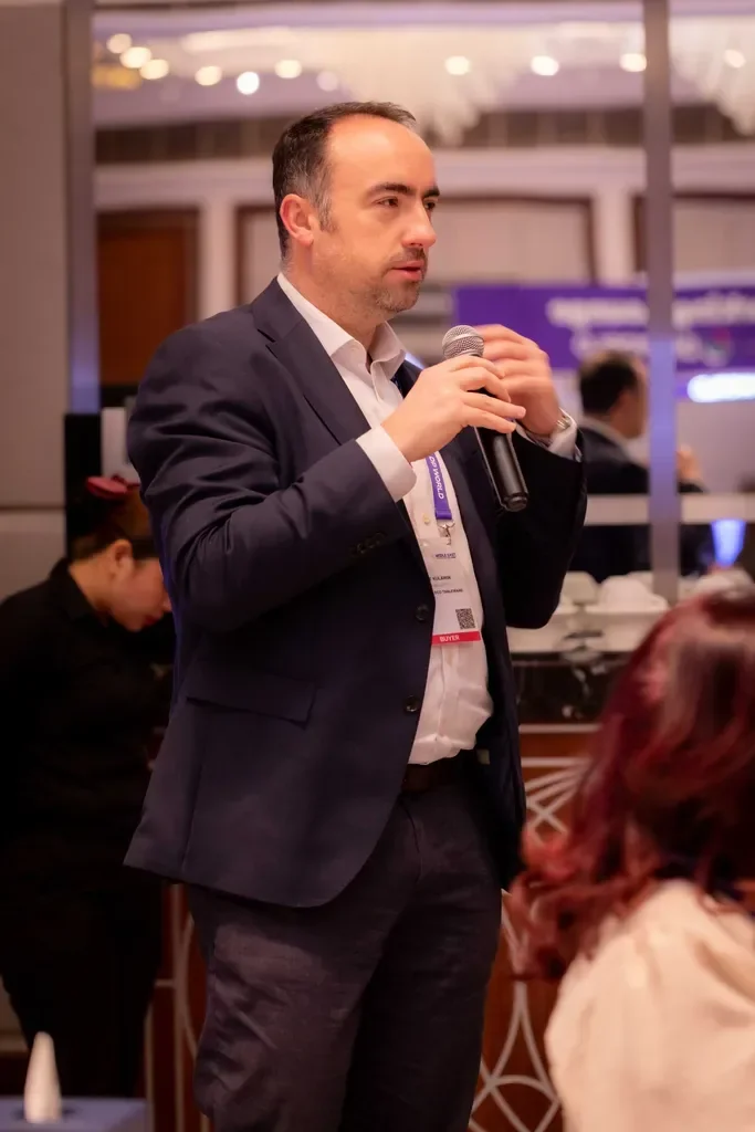 Robert Kulawik speaking at Deliver Events Amsterdam